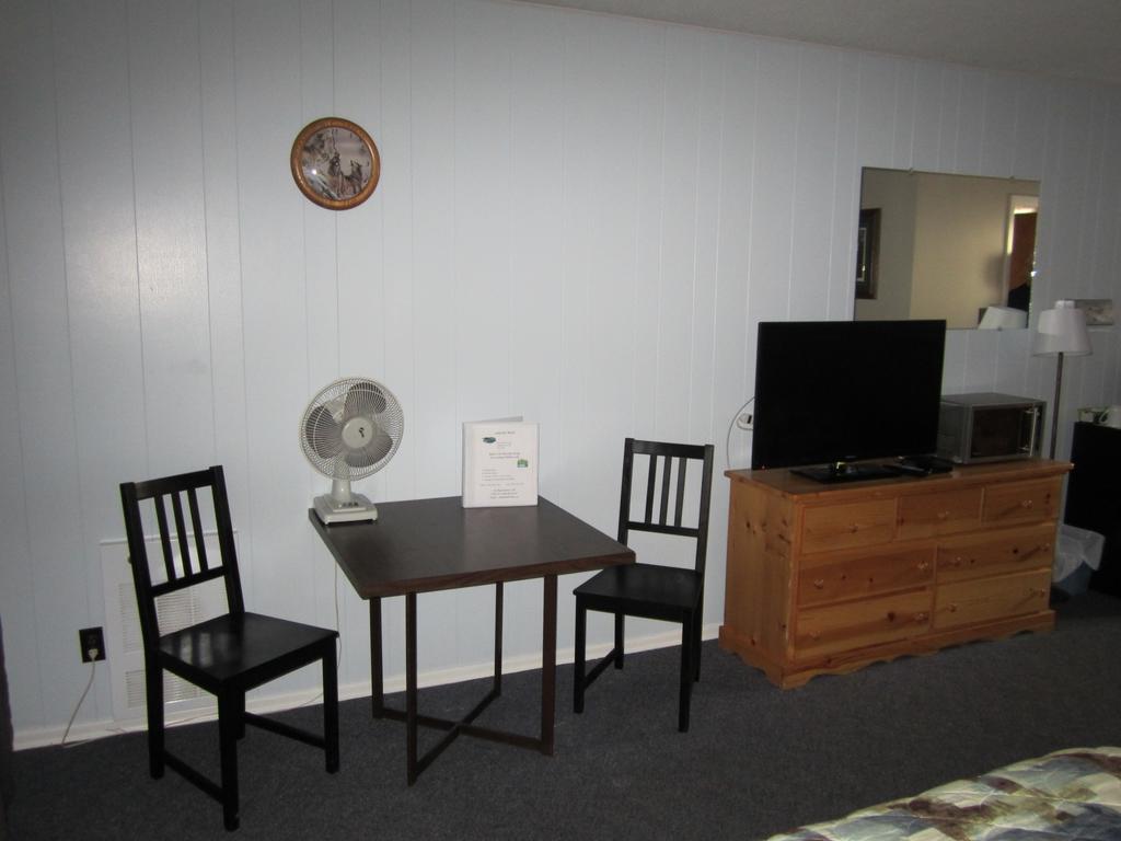 Lakeside Motel Williams Lake Ngoại thất bức ảnh