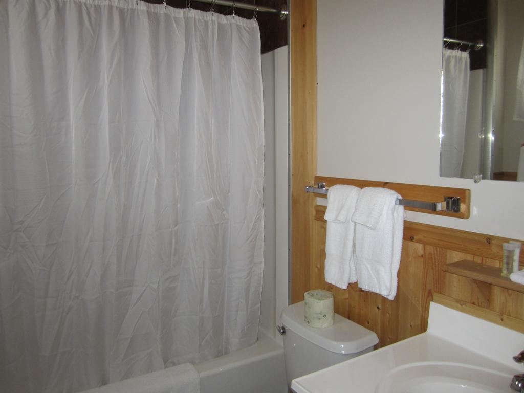 Lakeside Motel Williams Lake Ngoại thất bức ảnh