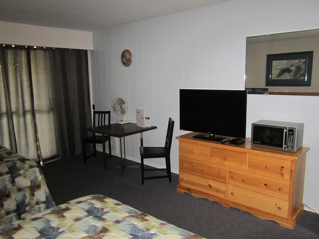 Lakeside Motel Williams Lake Ngoại thất bức ảnh